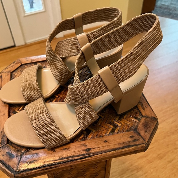 Unisa Women Stretch Strap Slipon. Block Heel Sandal Size 8.5 - Picture 1 of 12